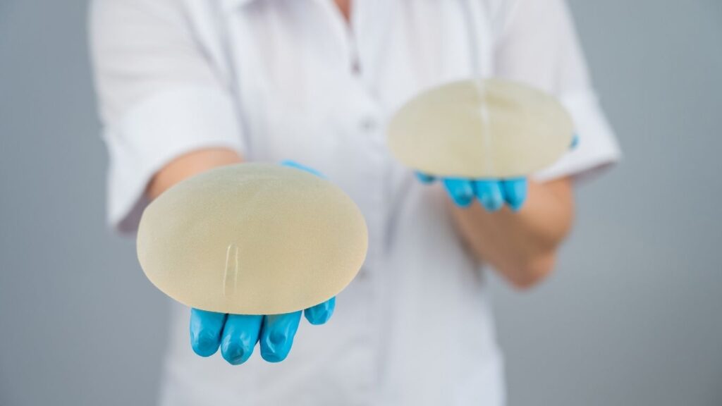 Retirar quitar implantes mamarios senos